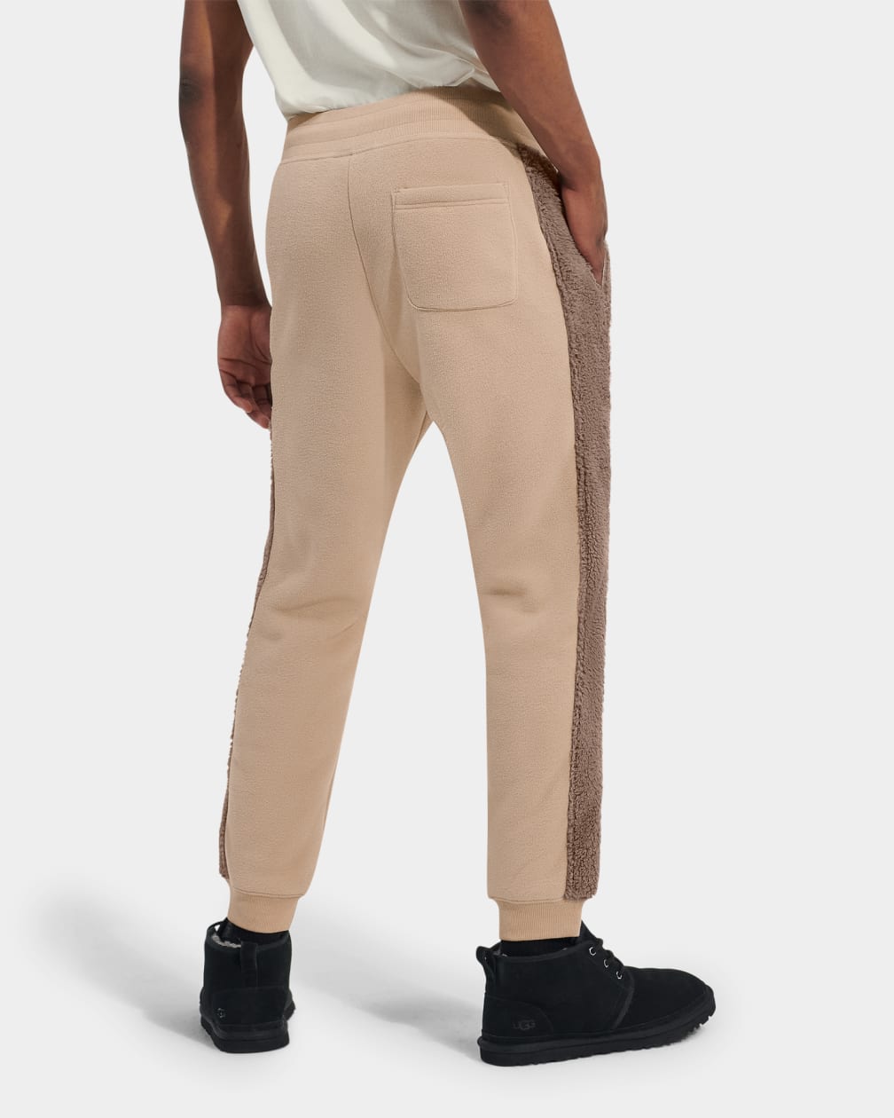 5C96B9D2-80C6-3571-05A1-88669E34779F