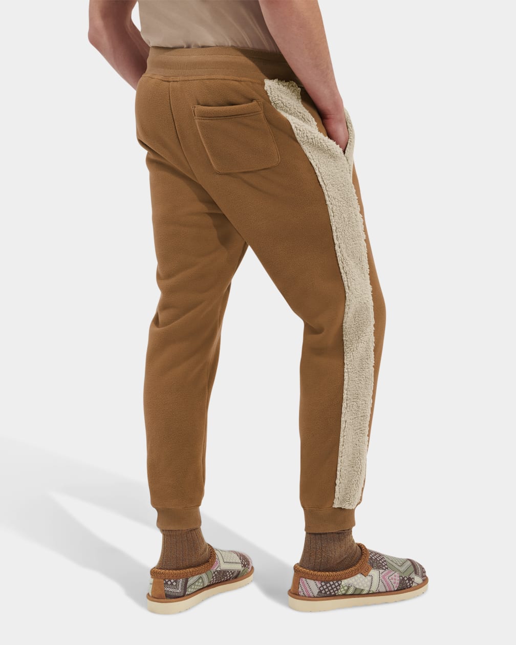 6952493B-25C7-B3B0-92C3-B8AA6F790FD2